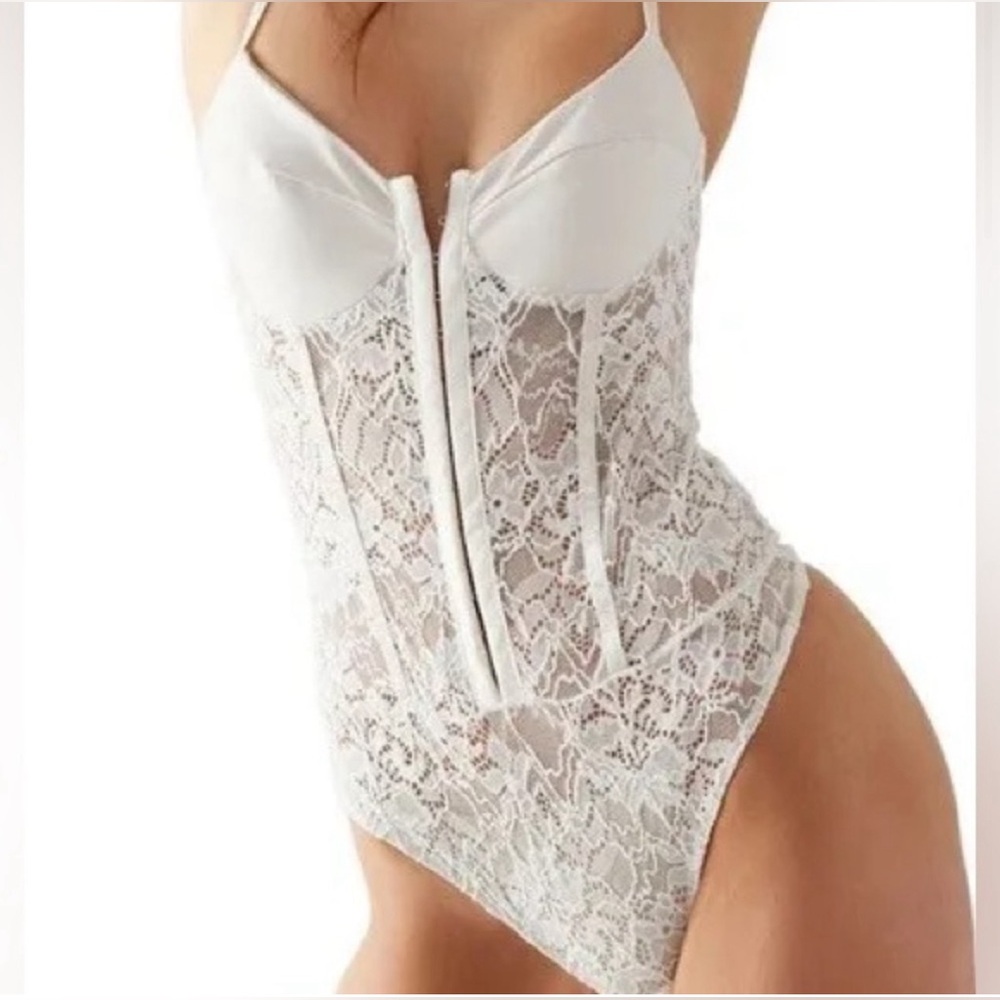 NWOT Free People X  Intimately FP Lace Night Rhythm Bodysuit Ecru White M